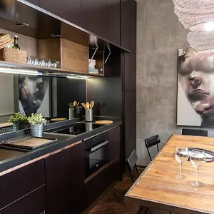 Ponte Vecchio Luxury And Stylish Appartamento